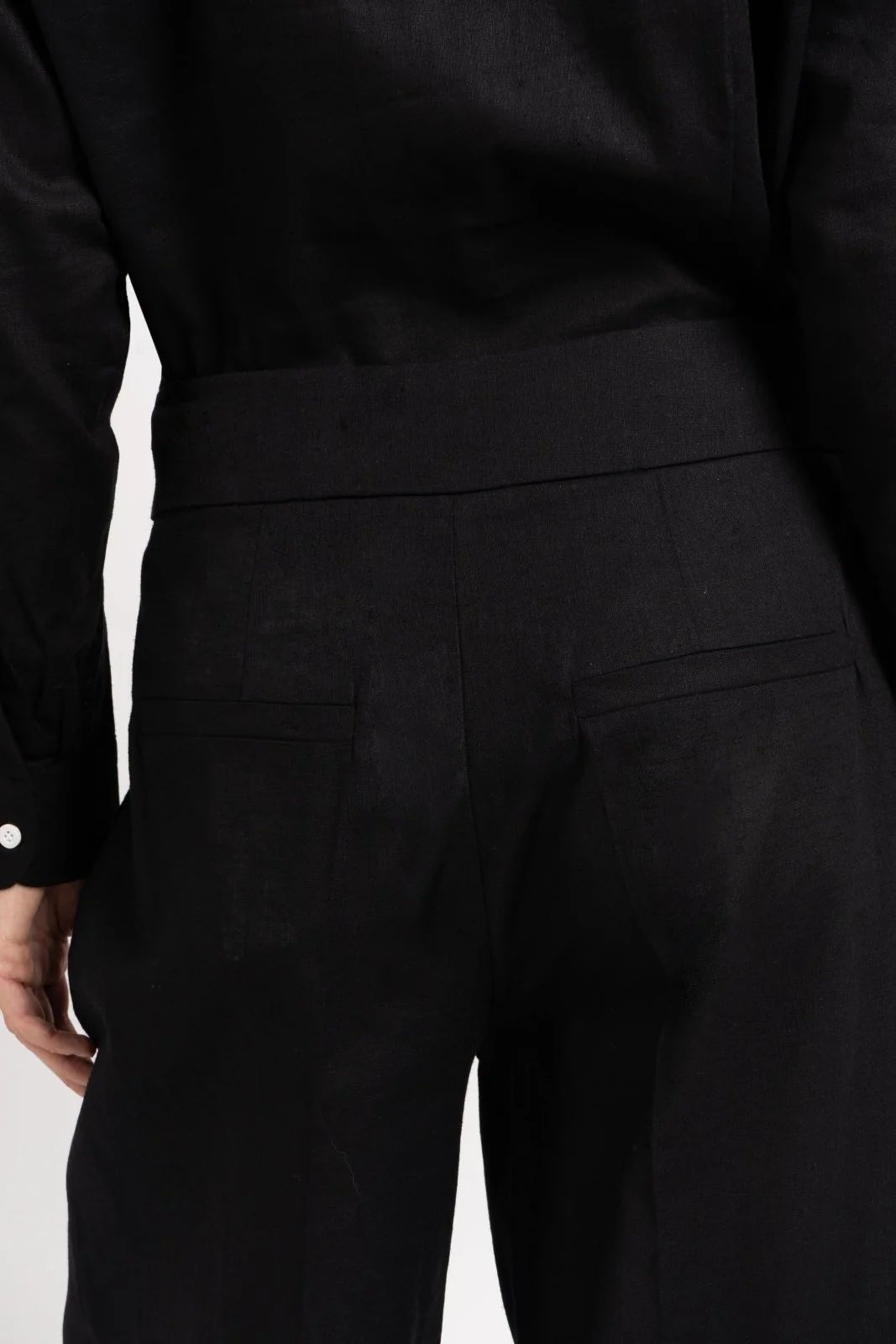 Noir Linen Trousers - Image 4
