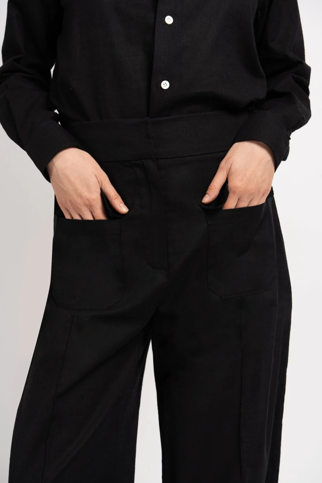 Noir Essence Linen Shirt - Image 3