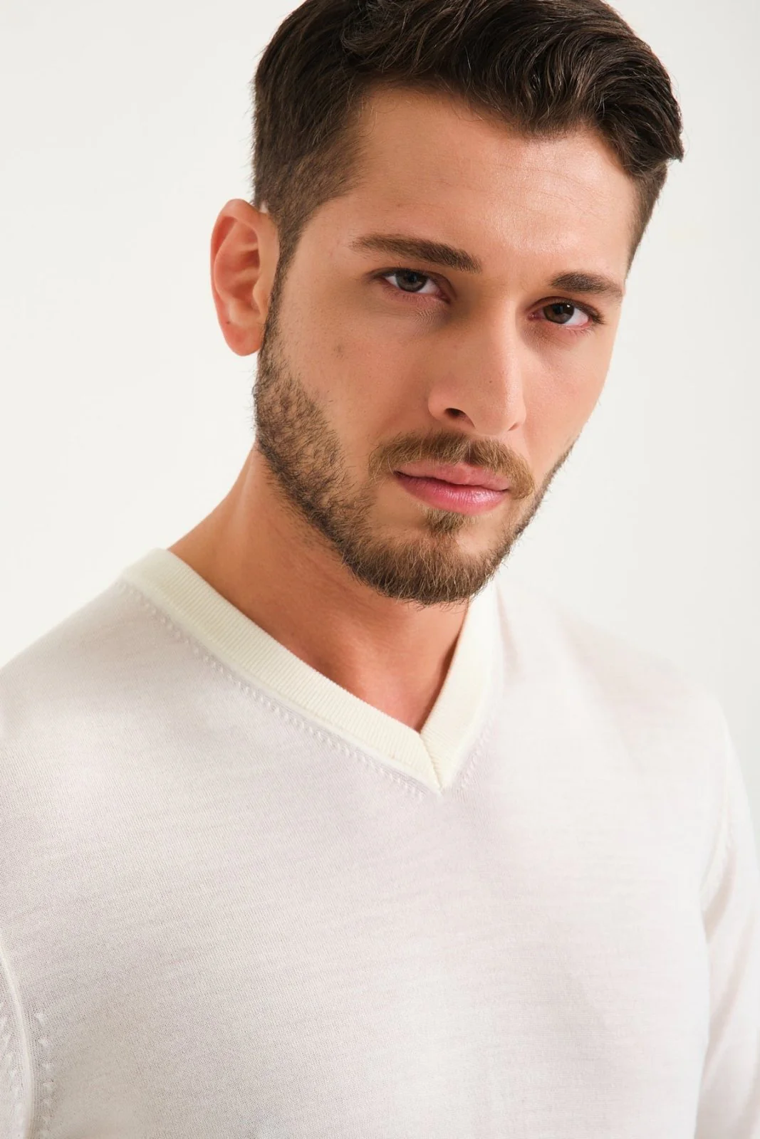 White V-Neck Wool Sweater - Image 4